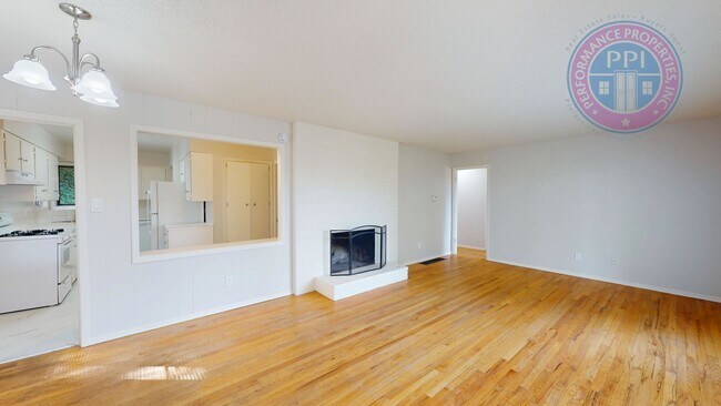 Building Photo - Lake Oswego/ Palisades - Hardwoods, Finished Daylight Basement with Bonus Rooms, Pet Friendly