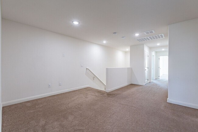 Building Photo - 4 bedroom home for rent