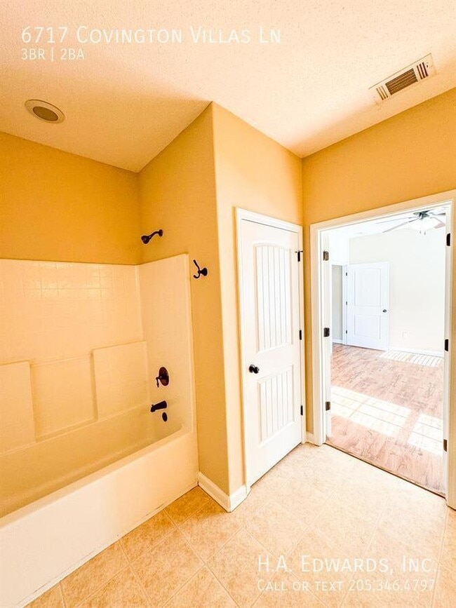 Building Photo - 6717 Covington Villas Ln