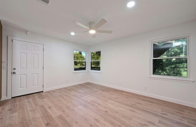 Building Photo - 4611 Goliad Ln