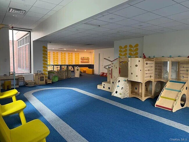 Building Photo - 415 E 37th St