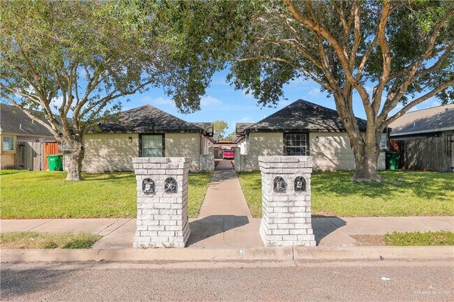 Building Photo - 18 S Dahlia St