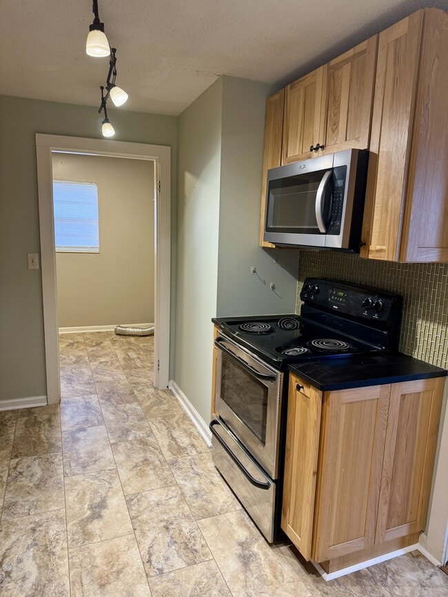 Building Photo - 906 Cherokee St