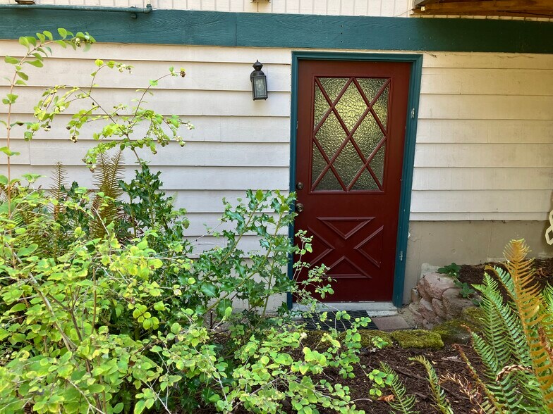 Door to Unit - 26027 Woodland Way S