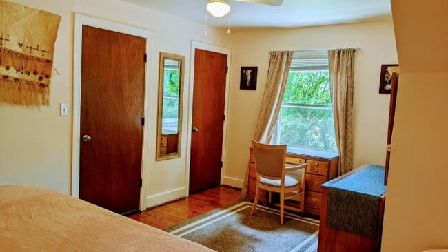 Building Photo - 1302 Staunton Ave NW