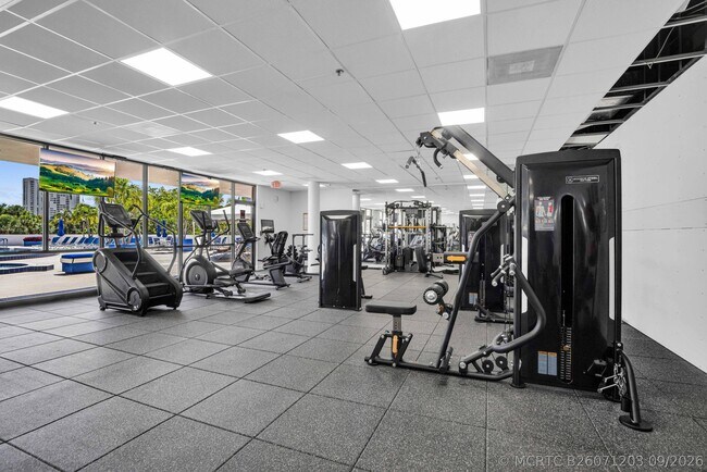Building Photo - 3701 N Country Club Dr