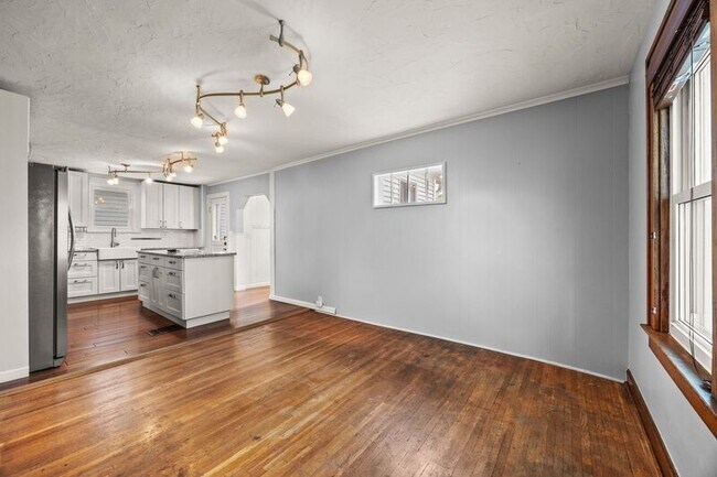 Building Photo - 1549 Meadow Rd