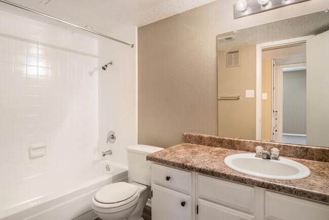 Building Photo - 7924 Emerald Crest Dr