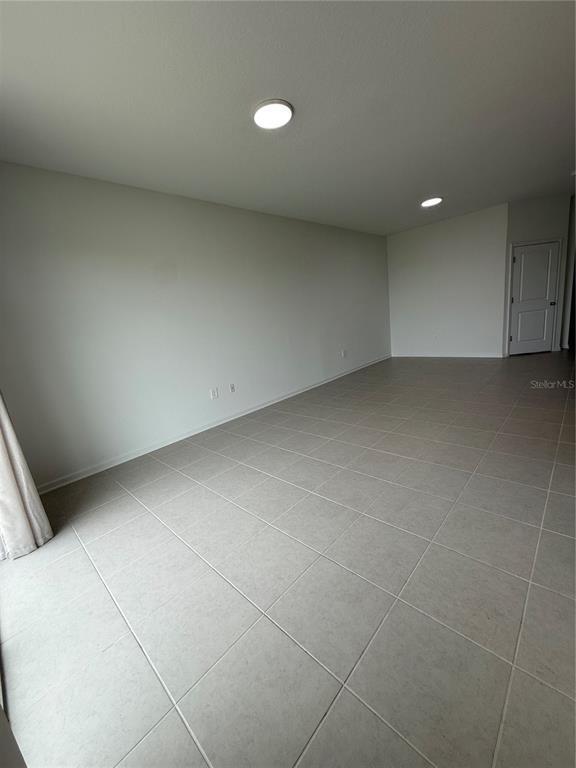Building Photo - 3066 Chantilly Dr