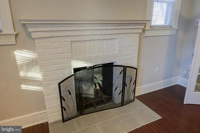 Building Photo - 1900 Q St SE