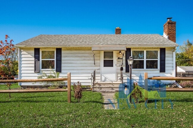 Building Photo - WAIVED APPLICATION FEE THRU! Single Family...