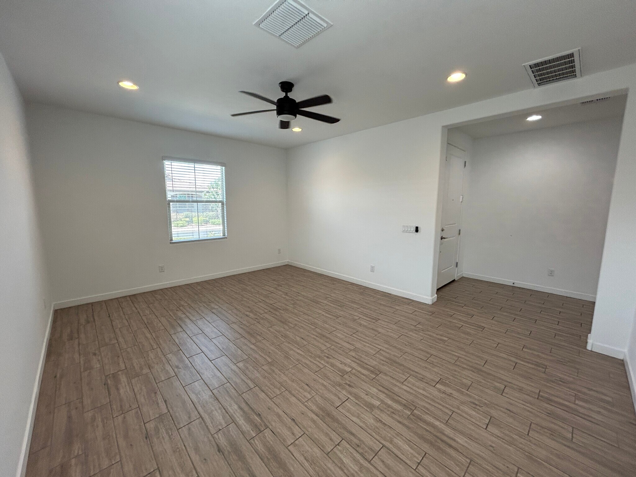 Building Photo - 2241 E Meadowview Ct