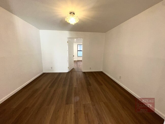 Building Photo - 364 Marion St