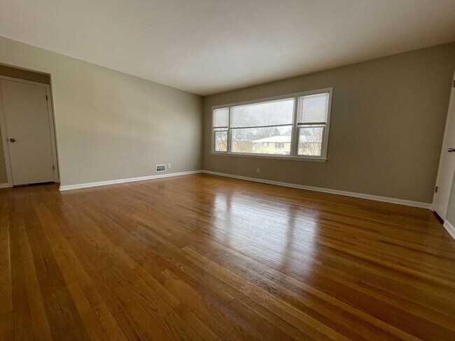 Building Photo - 8129 W Villard Ave