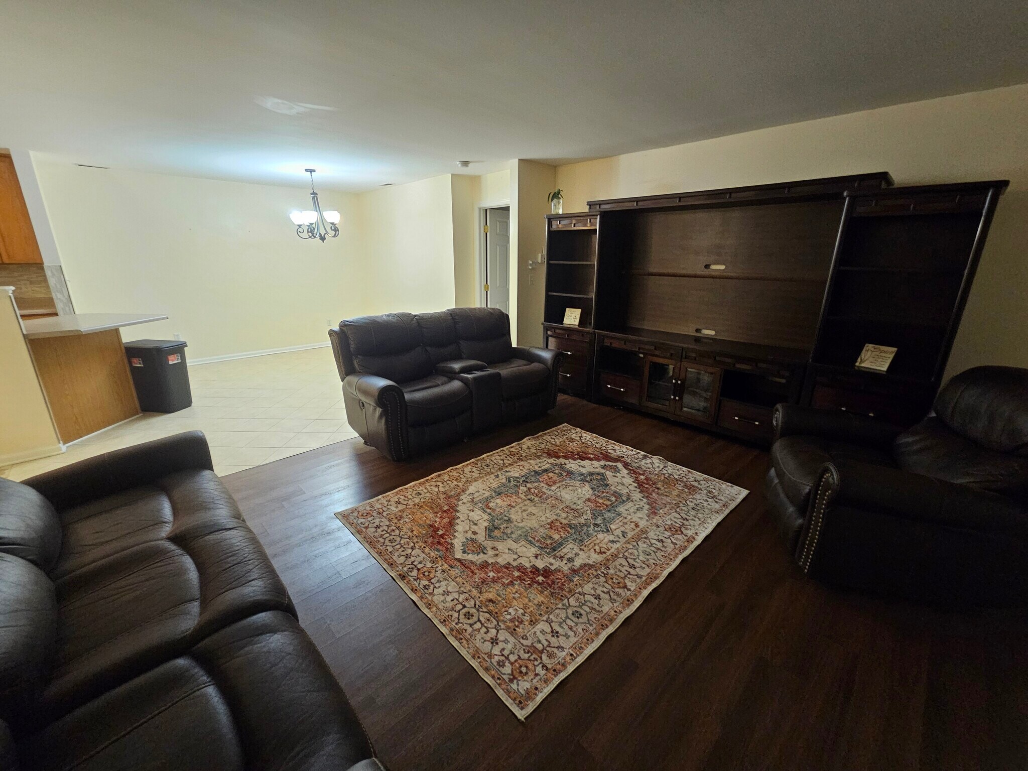 Building Photo - 607 Cambridge Ct