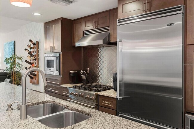 Building Photo - 1208 E Kennedy Blvd