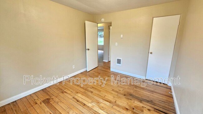 Building Photo - 2514 Spring St