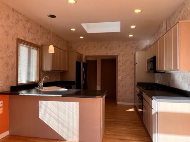 Building Photo - STUNNING VIEWS from this 3 bedroom, 2 bath home | Available February