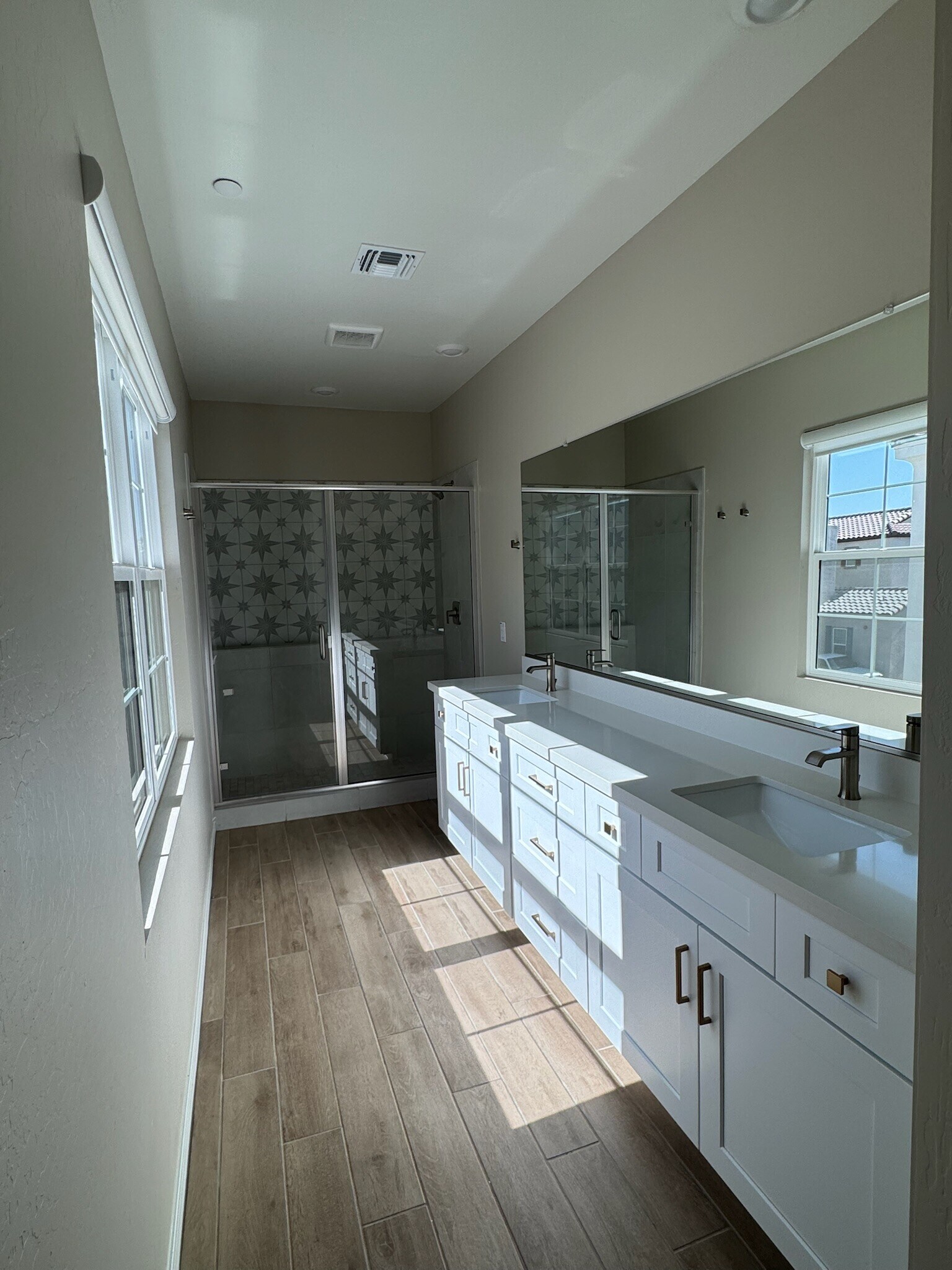 Building Photo - 277 E Azalea Dr