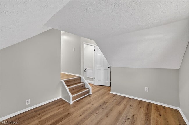 Building Photo - 303 S Green Rd