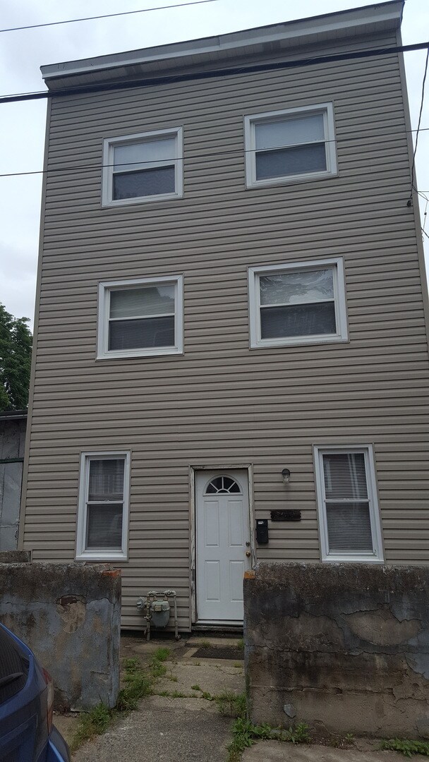 Spacious 4 Bedroom House in Southside! 3219 Mary St Pittsburgh PA