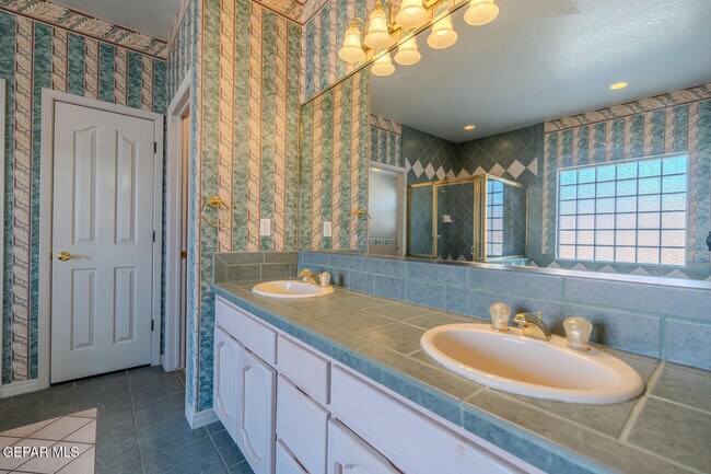 Building Photo - 2066 Paseo Del Prado Dr