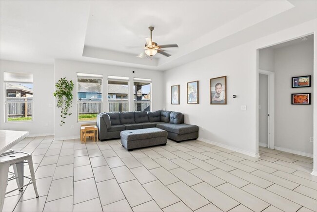 Building Photo - 2614 Vista del Sol