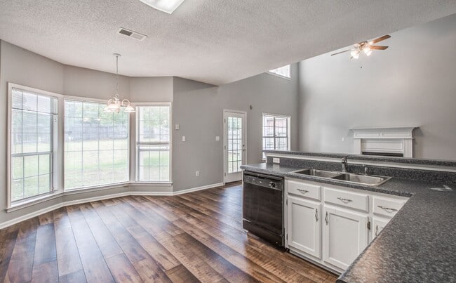 Building Photo - 9461 Hickory Dr