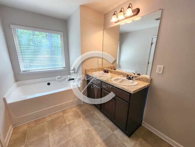 Building Photo - 6048 Oak Bend Ct