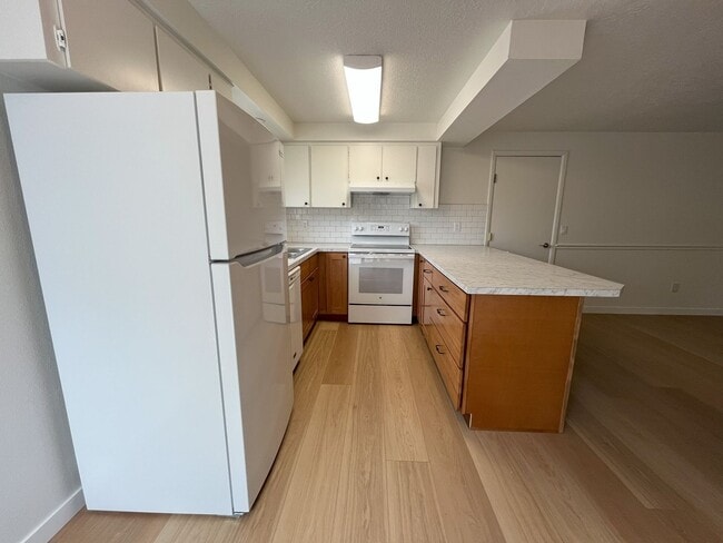 Building Photo - Full of Light—Your Next Home Awaits!