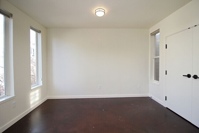 Building Photo - 1460-1460 NE Alberta St