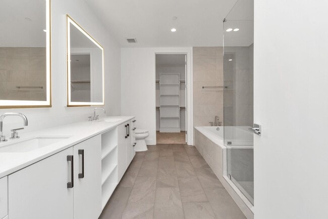 Building Photo - 808 Crawford St