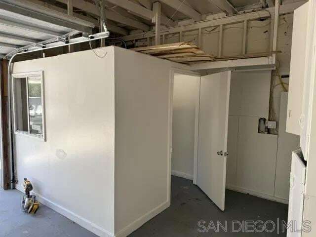 Building Photo - 15077 Adams Dr