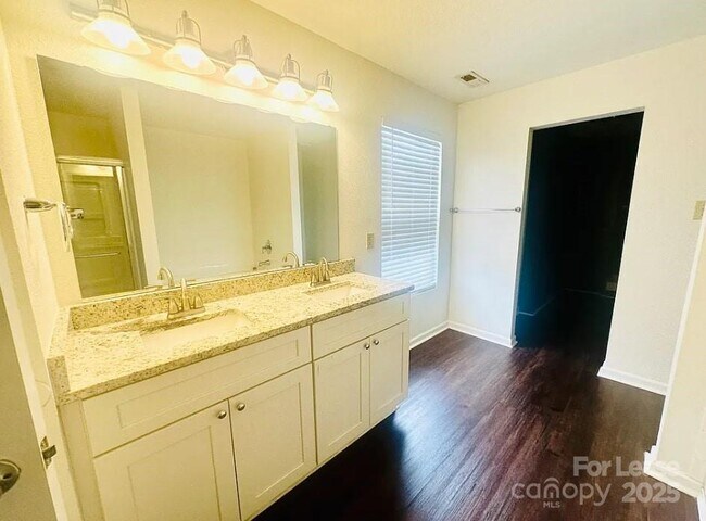 Building Photo - 3609 McDuff Ct