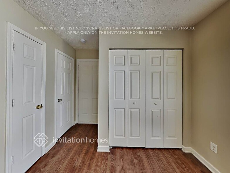 Building Photo - 125 S Greenfield Cir