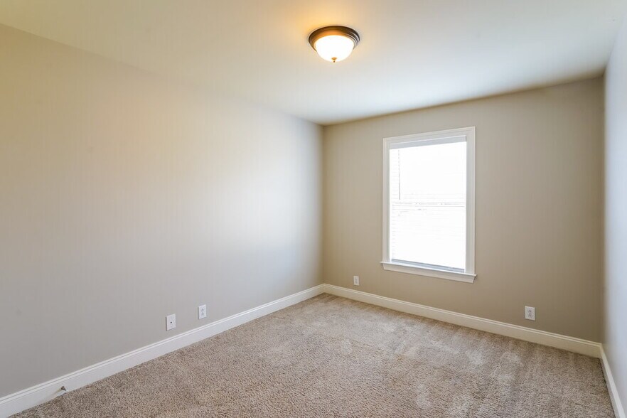 Building Photo - 1521 Barnsley Dr