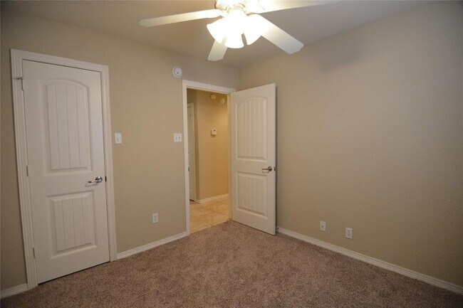 Building Photo - 105 Cove Pl Ct