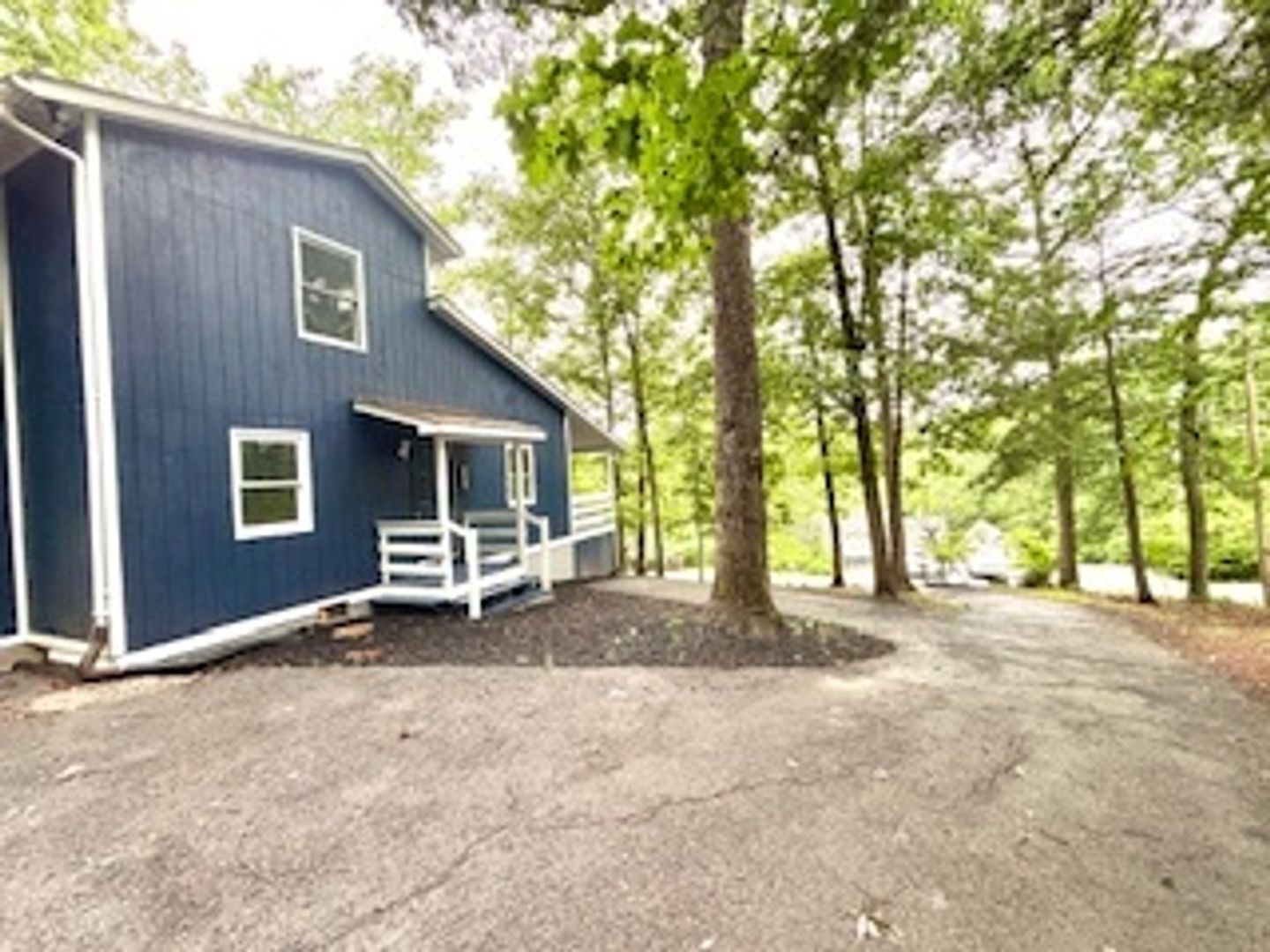 Building Photo - 1078 Lakeview Dr