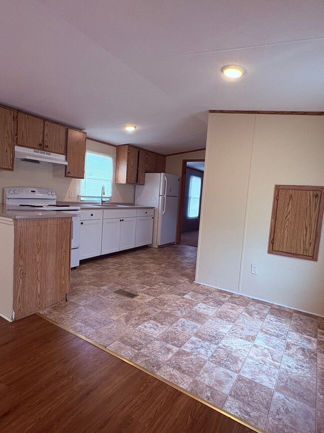 Building Photo - 2 Bed 2 Bath Mobile Home in Rockwell Village