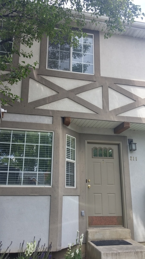 Building Photo - Stylish 3 bed 2.5 bath town home in Provo