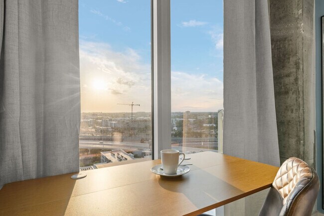 Building Photo - 605 N 12th St