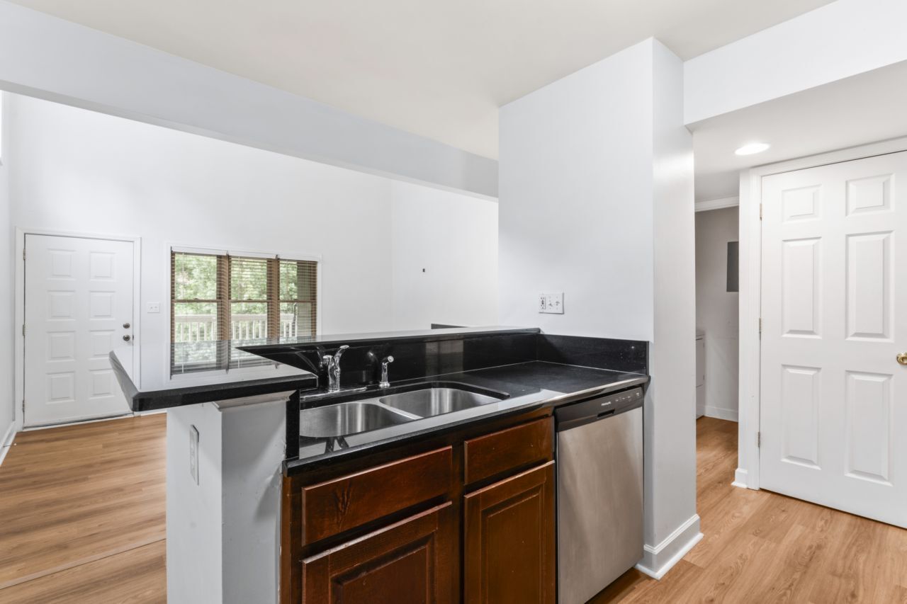 Building Photo - 425 W 8th St