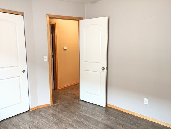 Building Photo - Centrally Located Three Bedroom Home