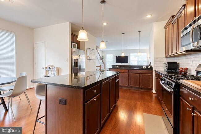 Building Photo - 513 Bluffton Dr