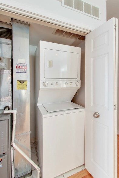 Building Photo - 4017 N Troy St