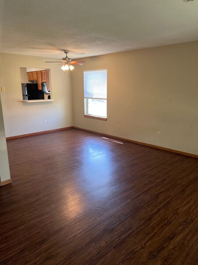 Building Photo - 630-632 W. Country Squire Ct.