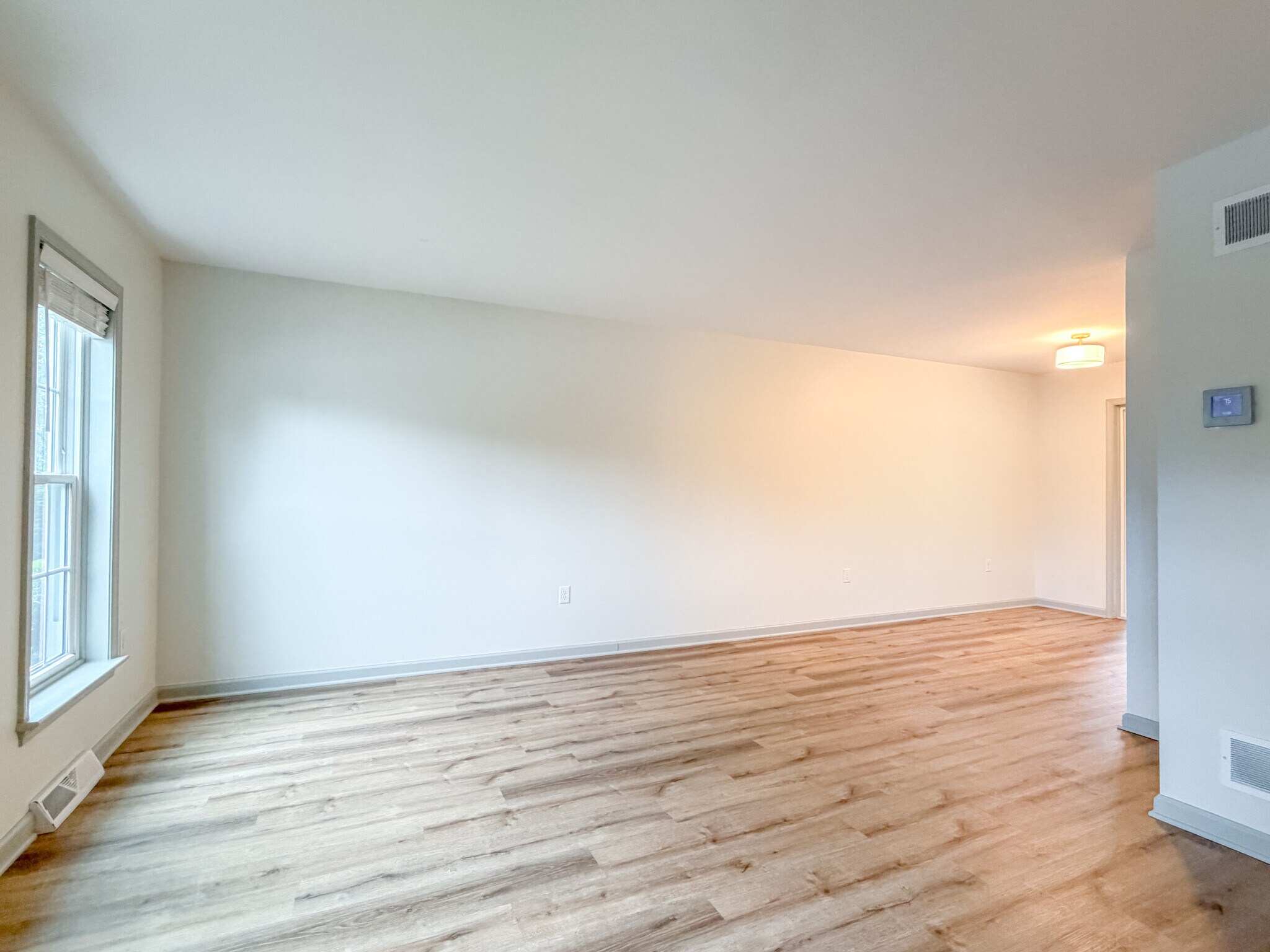 Building Photo - 425 Deerfield Dr