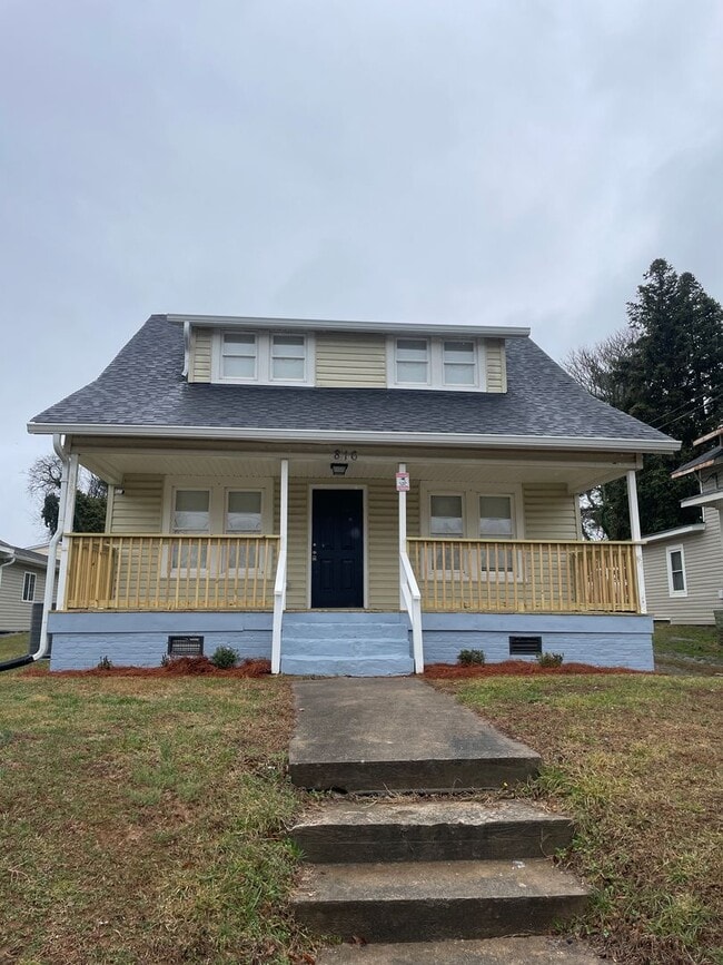 Building Photo - 816 Efird St