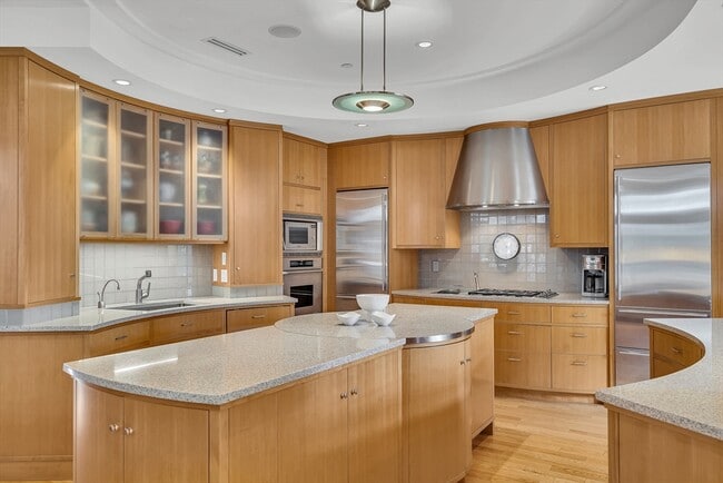 Building Photo - 120 Seaver St