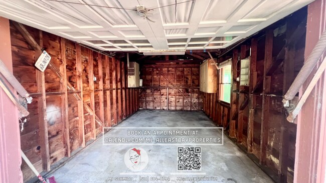 Building Photo - Beautiful 3 bedroom home with large backyard and garage